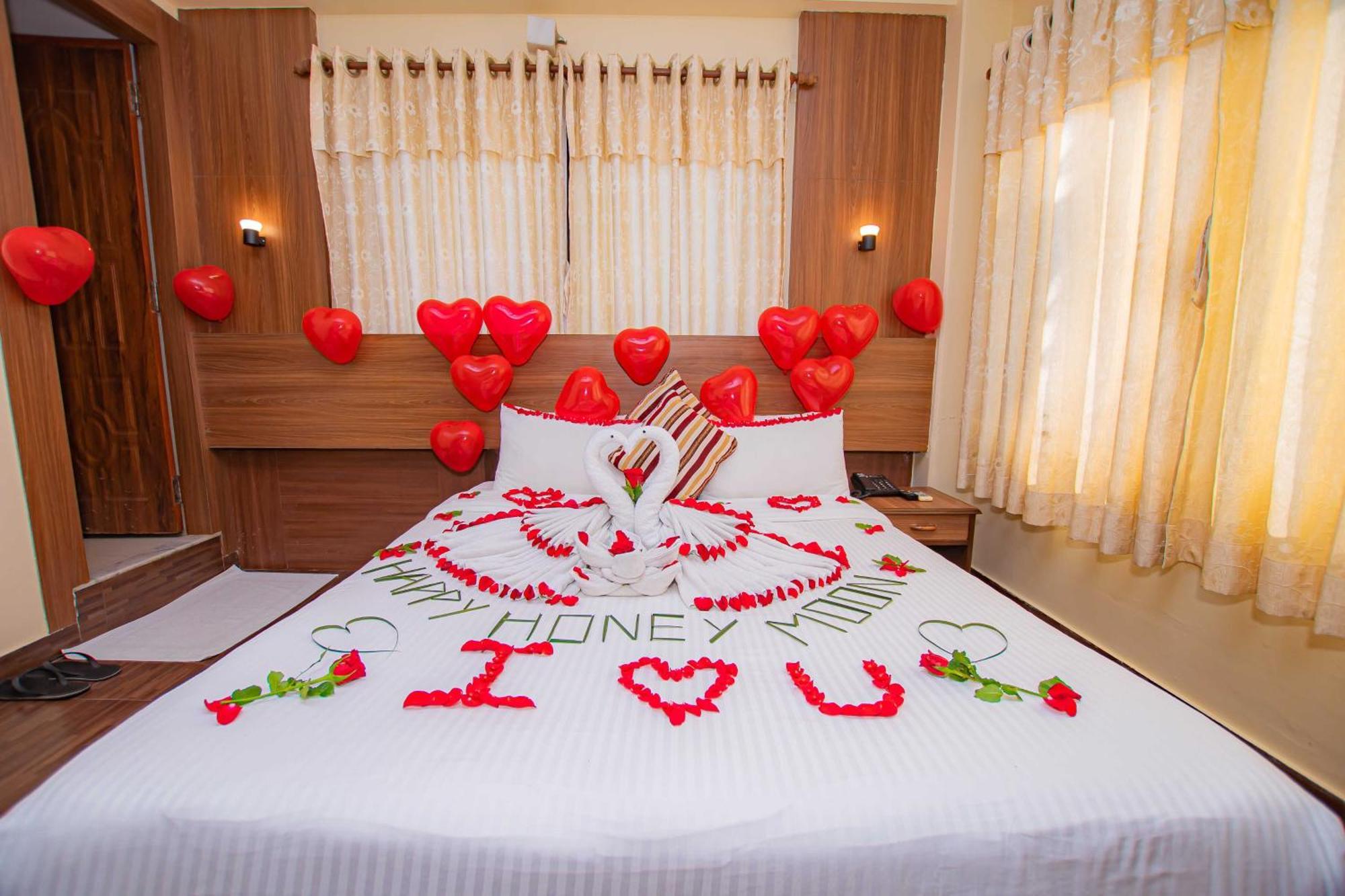 Hotel Crystal Palace Pokhara Extérieur photo