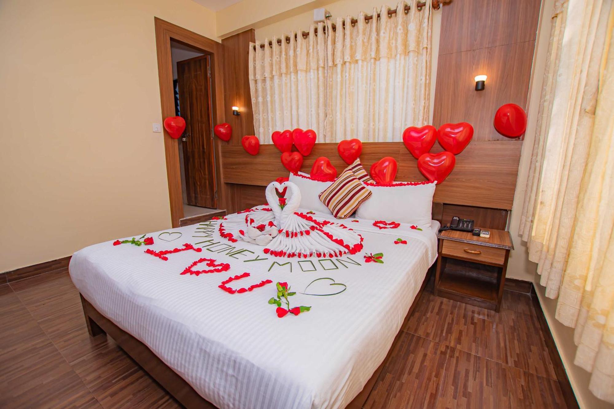 Hotel Crystal Palace Pokhara Extérieur photo