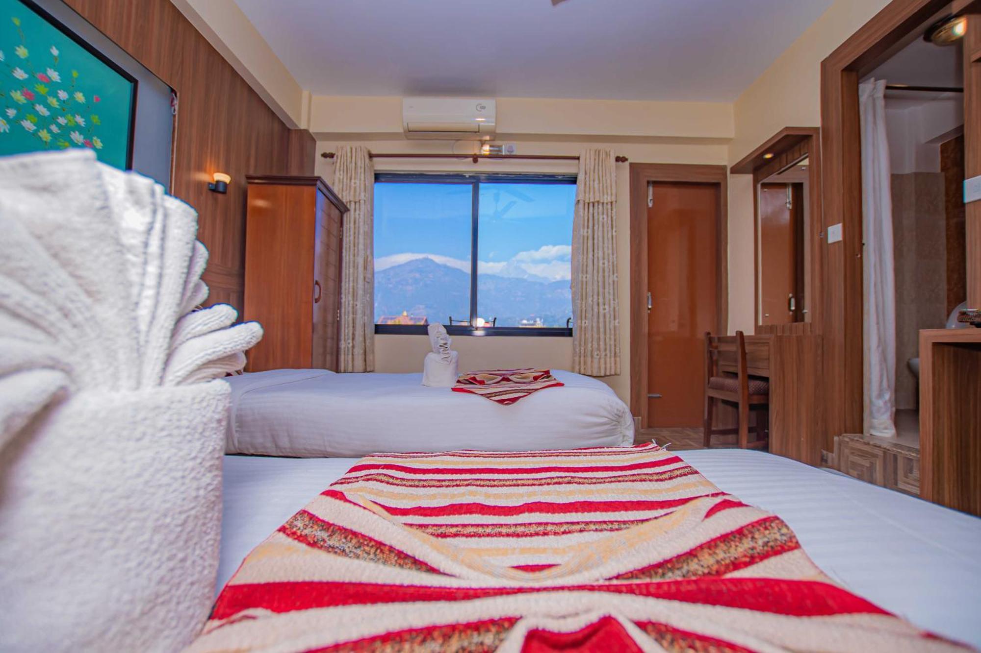 Hotel Crystal Palace Pokhara Extérieur photo