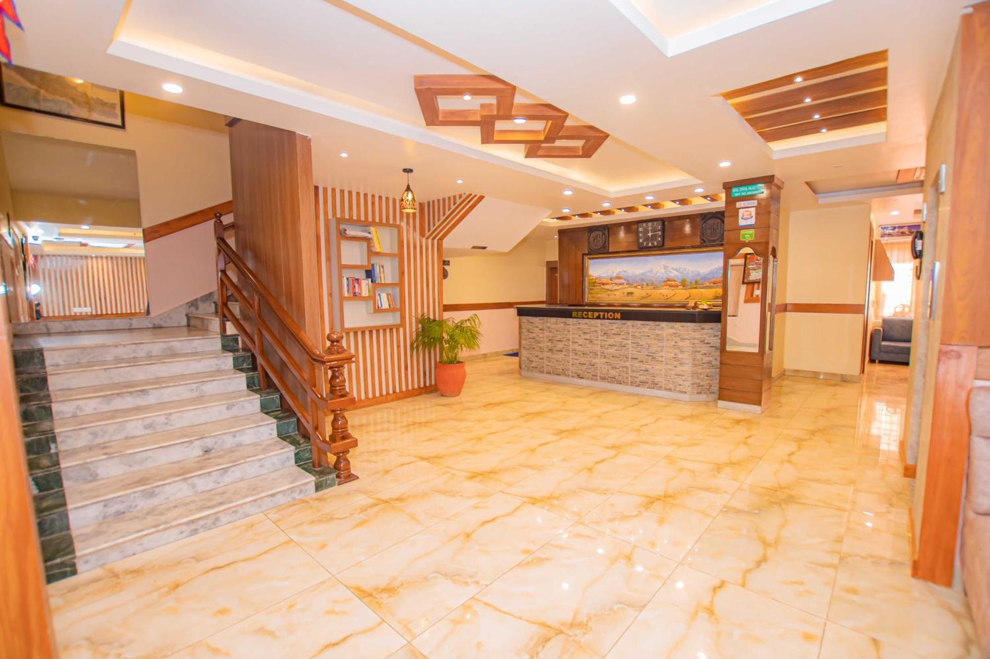 Hotel Crystal Palace Pokhara Extérieur photo