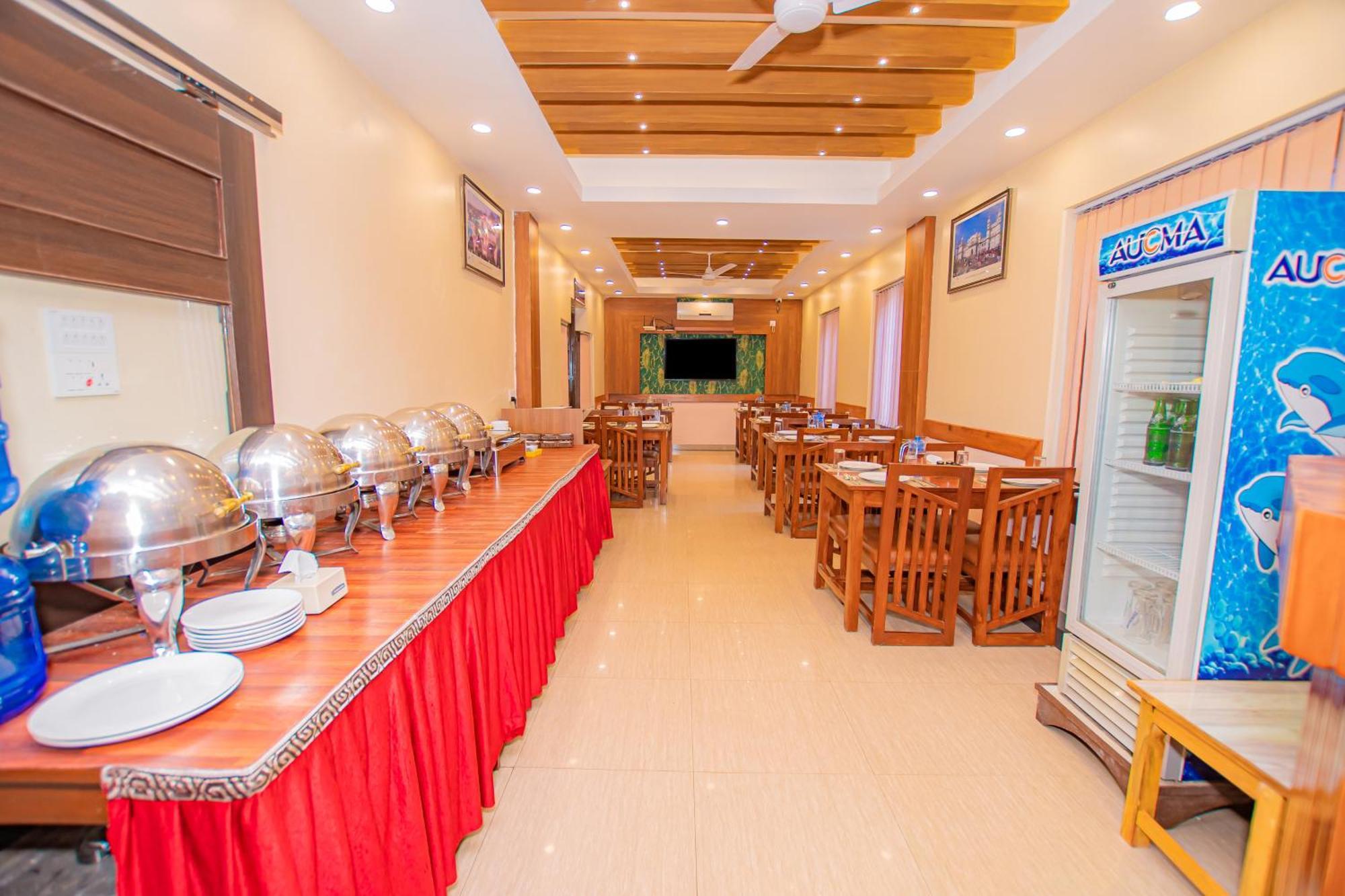 Hotel Crystal Palace Pokhara Extérieur photo